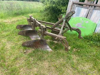 Pluh traktor vlečka a iné náradie za traktor - 9