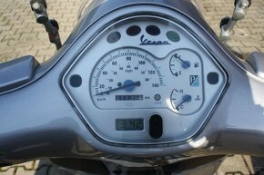 Piaggio Vespa GT 200 - 9