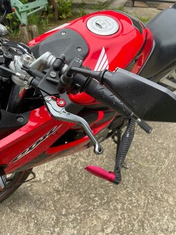 HONDA CBR125r 2005 - 9
