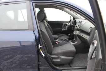 Toyota Rav4 2.2D-4D 100kW + 4X4 + BEZ KOROZE + TAŽNÉ - 9