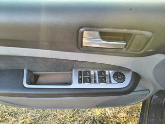 Prodám Ford Focus 1.6i 16V 74kw combi - 9