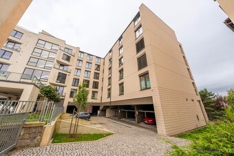 Exkluzivní byt 5+kk v centru Liberce se střešní terasou - 9