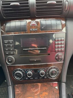 Mercedes-Benz C180 Benzín+LPG - 9