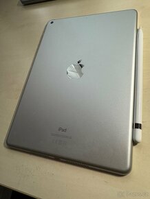 iPad 8th generation 10.2 2020 - 9