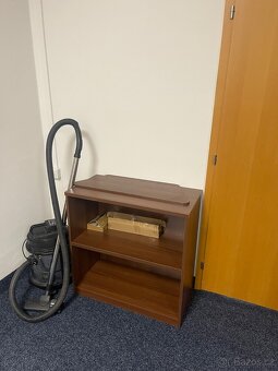 Prodej NOVÉHO kancelářského nábytku - stoly, skříně - 9