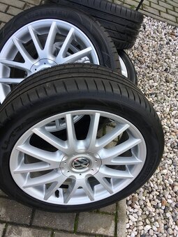 Alu kola Vw originál 17” 225/45/17 letní - 9