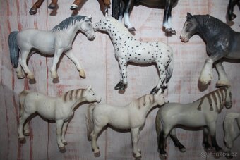Figurky koní Schleich 1 - 9