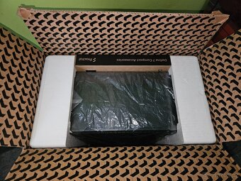 Prodám počítačovou skříň Fractal Design Define 7 Compact - 9