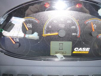 Traktorbagr CASE 590 SV - 256MTH - 9