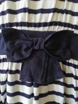 Dívčí letní námořnické modrobílé pruhované šaty s glitry - 9