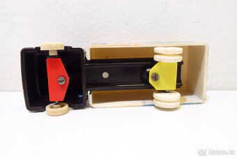 Mrazírny - bakelitové Autíčko - Směr - 9