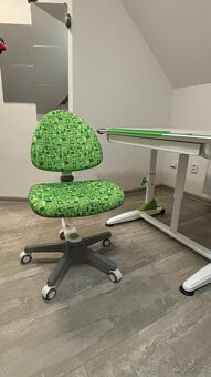 Certifikovaný rostoucí stůl s žídlí - 9