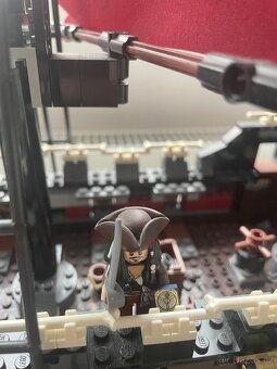 Lego loď 4195 pomsta královny Anny - 9