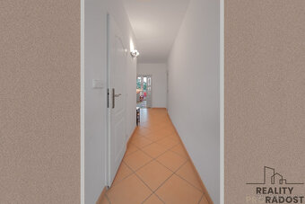 Prodej 3+1, 74,5 m², Znojmo – prostorný, s balkonem a sklepe - 9