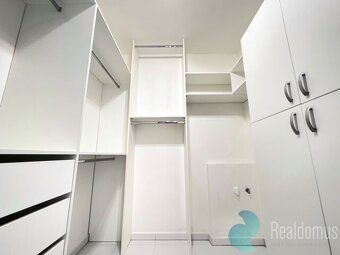Pronájem, byt 2+kk, lodžie, parkovací stání, ul. Staroměstsk - 9