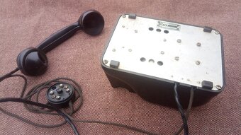 Tesla - starý bakelitový telefon s kličkou. - 9