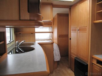 Prodám karavan Hobby 540 ufe,r.v.2002 + mover + předstan. - 9