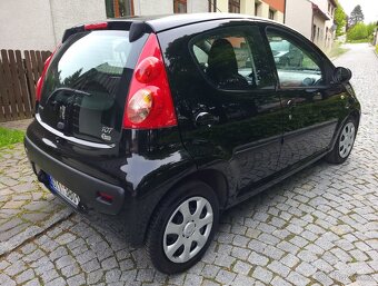 Peugeot 107 1.0 50kw r.v2009 5dveř - 9