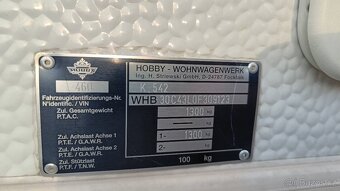 Prodám karavan HOBBY 460 UFE 2003 pro 4 osoby - 9