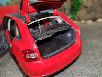 prodám model 1:18 škoda rapid spaceback - 9