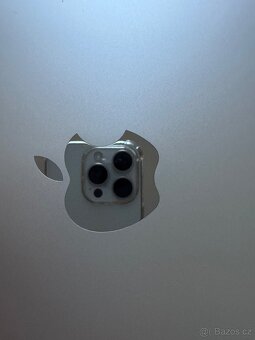 Prodám Macbook Air M2 13,6 palce a Magic Mouse + ochranný kr - 9