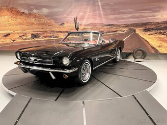 Ford Mustang Convertible - 9