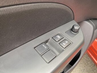 Suzuki Swift 1.2 i , 69 kW benzín, 2011 - 9