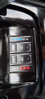 Ford S-max, 2.2 TDCI, TITANIUM S,147 KW,7 míst,webasto,tažné - 9