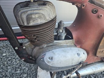Jawa 250/559 s doklady - 9