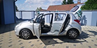 Hyundai i20 1,2i - 16V - 57kw. . HEZKÝ STAV i VÝBAVA - 9