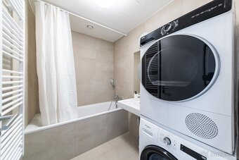 Pokoj s trvalým pobytem pro pár nebo 2 dívky — Praha 9 - 9