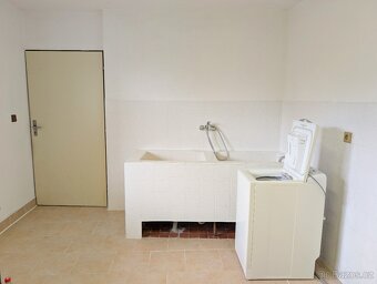 Prodej rodinného domu s pozemkem 1071 m², Lechotice - 9