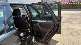 Land Rover Freelander 2 - 2.2 TD4 - 9