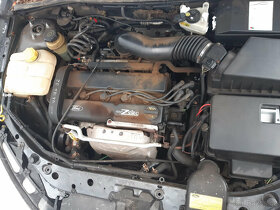 Ford Focus 2,0 16V 96kW EDDF COMBI 2002 - DILY+XENONY - 9