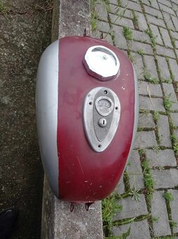 Prodám nádrž Jawa - 9