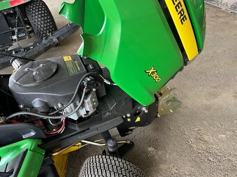 Zahradní traktor John Deere + příslušenství - 9