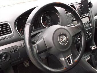 Volkswagen Golf 1,4 16V aut.kl,plnáserviska,TOPstav - 9