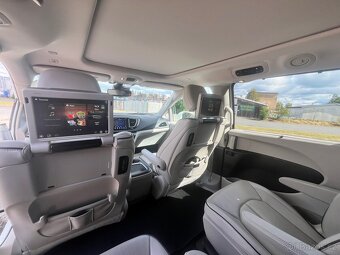 Chrysler Pacifica Hybrid Limited 2018 / 3.6 - 9