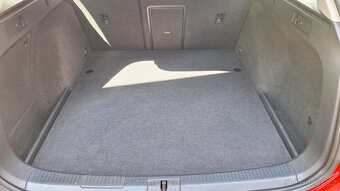 VW Golf 1.4 TGI LED světla,park as.,kamera,ACC,tažné,výhřev - 9