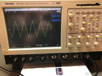 Digitální fosforový osciloskop Tektronix TDS7104 1 GHz 10 GS - 9