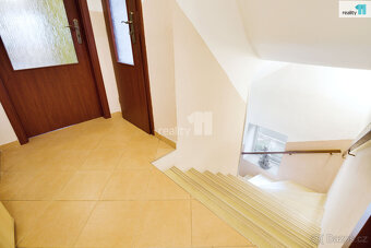 Pronájem bytu 5kk-100m2 v rodinném domě se zahradou 2173m2 - 9