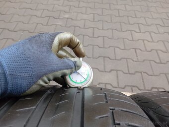 235/50/19 letní pneu continental - 9