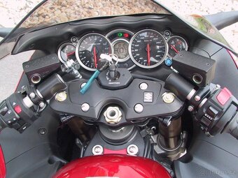 Suzuki GSX 1300 R Hayabusa - 9