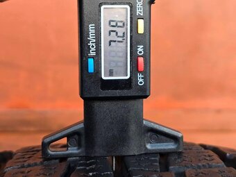 Zimní Hankok 195/70/15C + disky - 9