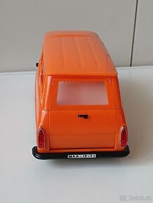 Oranžová Škoda 1203 KDN stará hračka Kaden - 9