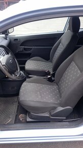Ford Fiesta 1.3i - 9