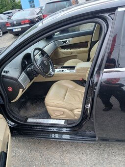 Jaguar XF 2.2 d SPORTBREAK - 9