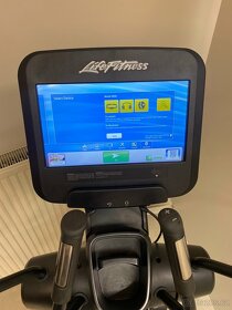 Life Fitness Discover SE 95x - eliptický trenažer TOP - 9