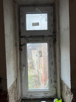 Plastová okna – trojskla i dvojskla, velmi dobrý staV - 9