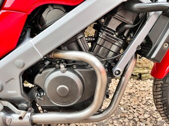 Honda NTV 650 RC33 + kufry GIVI - TOP STAV - 9